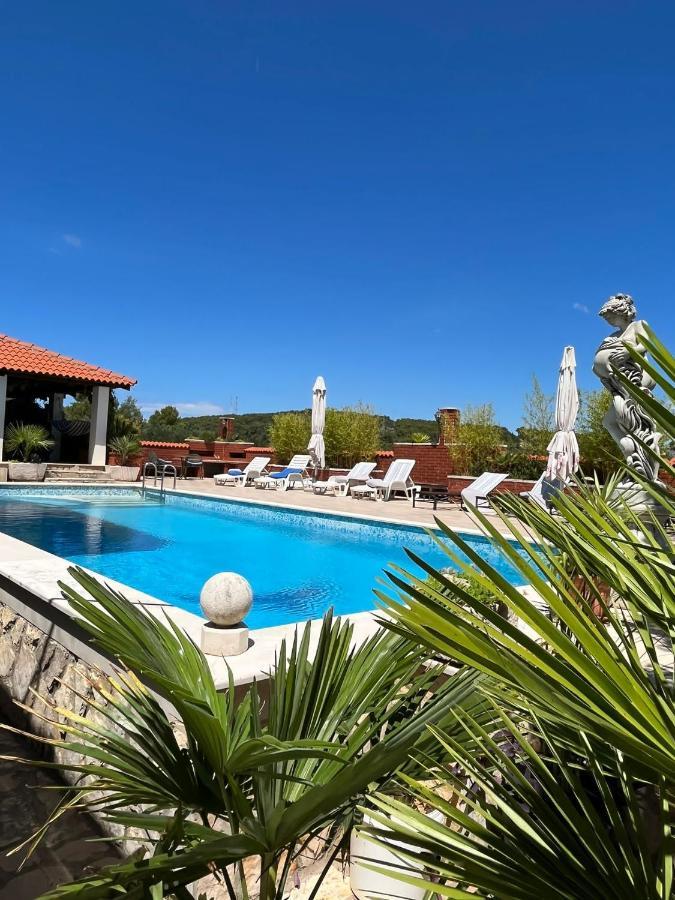 Apartman Gorana With Swimming Pool Jelsa  Zewnętrze zdjęcie